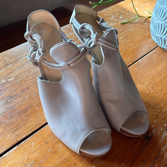 Calvin Klein pumps - Picture 1 of 4